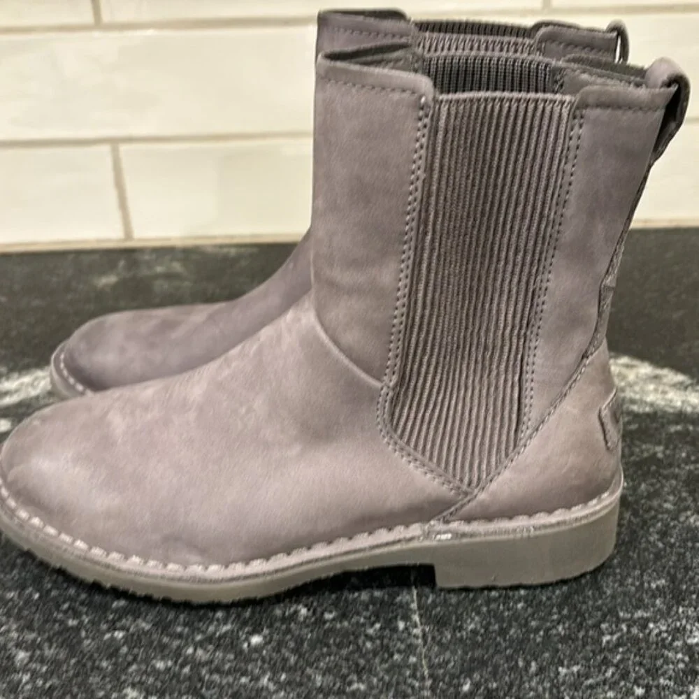✨ UGG Larra Charcoal Nubuck Leather Boots - Women's 7.5 ✨